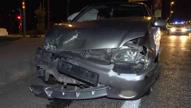 Elazığ’da Ambulans İle Otomobil Çarpıştı: 2 Yaralı