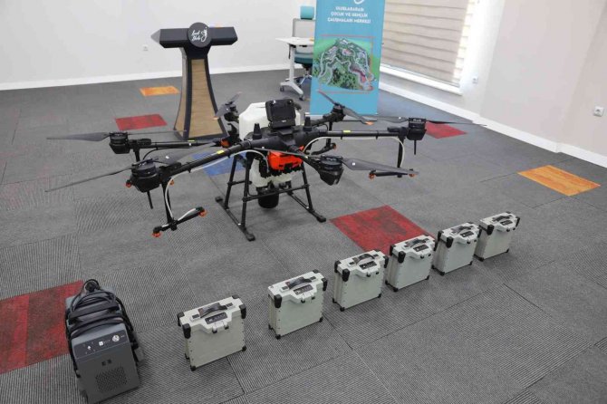 İ̇nsansız Hava Aracı İle Zirai İlaçlama Eğitimini Tamamlayanlara Sertifikaları Verildi