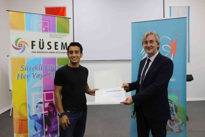 İ̇nsansız Hava Aracı İle Zirai İlaçlama Eğitimini Tamamlayanlara Sertifikaları Verildi