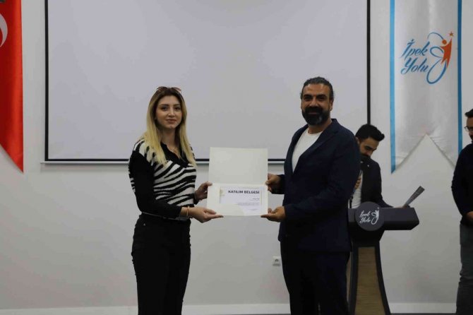 İ̇nsansız Hava Aracı İle Zirai İlaçlama Eğitimini Tamamlayanlara Sertifikaları Verildi