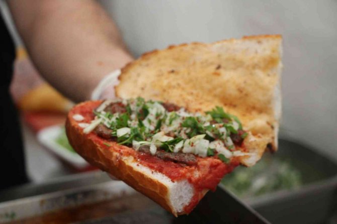 Elazığ’ı Dünyaya Tanıtan Salçalı Köfte Festivali’nin 4’üncüsü Başladı