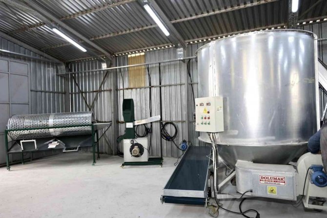 Vali Kızılkaya Üretici Tesislerini İnceledi