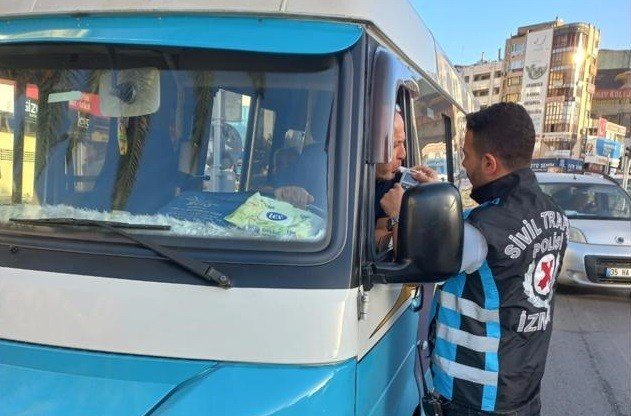 İ̇zmir’de Yolcu Minibüslerine Şok Denetleme