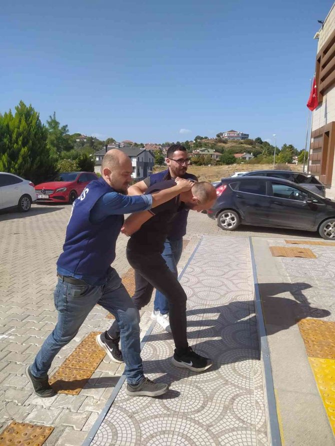 Evinde Uyuşturucu Yaparken Yakalandı
