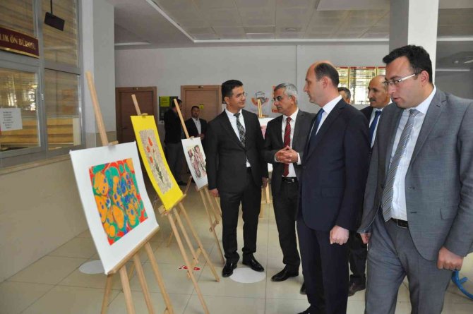 Kars’ta Mahkumların El Emeği Eserleri Sergilendi