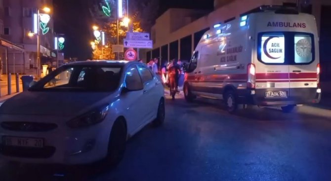 Otomobil İle Çarpışan Motosikletin Sürücüsü Yaralandı