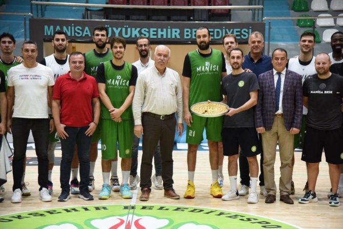 Başkan Güzgülü’den ‘Potanın Tarzanları’na Tatlı Ziyaret