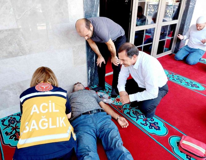 Camide Fenalaşan Vatandaşa İlk Müdahale Sağlık Müdüründen