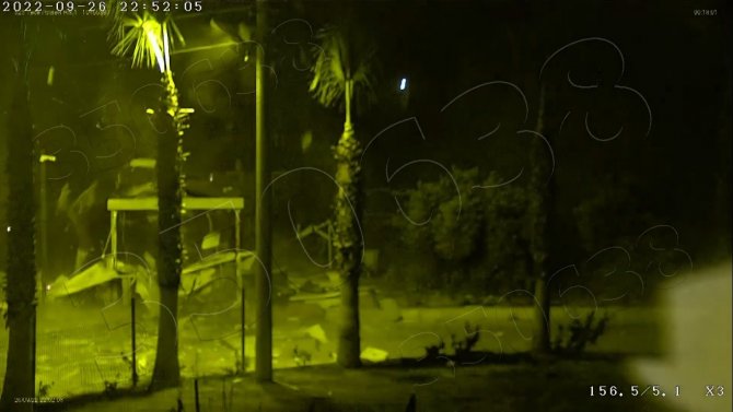 Kahraman Polis Yaralı Halde Teröristi Vurup Patlattı