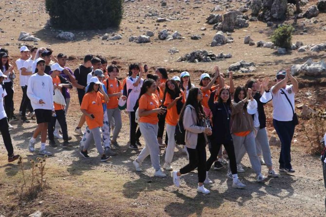 Gençler Toroslar’da Buluştu