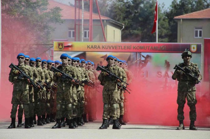 Bakan Akar: "Kıbrıslı Kardeşlerimizin Haklı Davalarında Tüm İmkanlarımızla Yanlarında Yer Alıyoruz"
