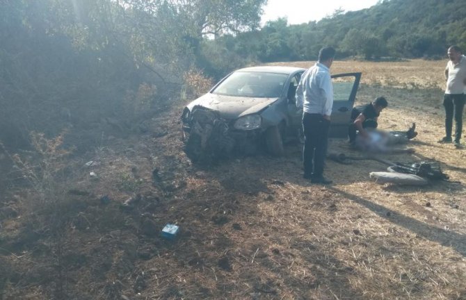 Tarlaya Devrilen Araçtan Savrularak Yaşamını Yitirdi
