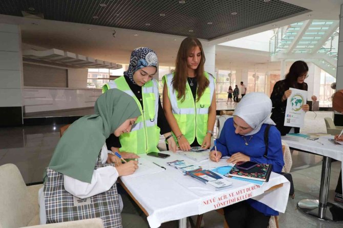 Nevü’de ‘Öğrenci Kulüp Ve Toplulukları Tanıtım Günleri’ Düzenlendi