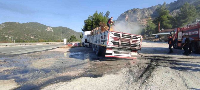 Tel Yüklü Tırın Dorsesinde Yangın Çıktı