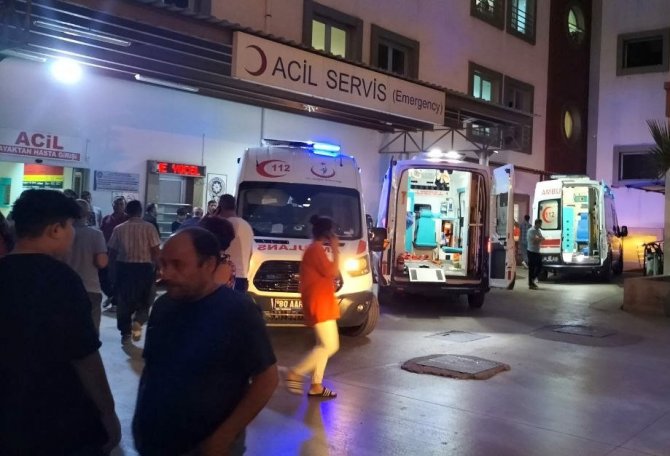 Osmaniye’de Otomobil Uçurumdan Yuvarlandı: 3’ü Ağır 7 Yaralı