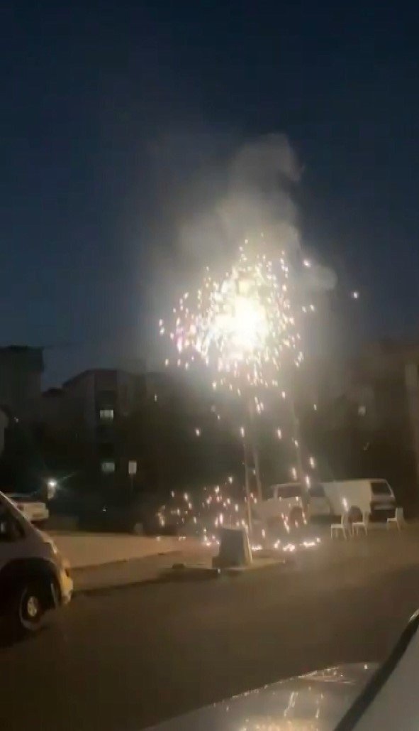 Pendik’te Elektrik Kabloları Bomba Gibi Patladı