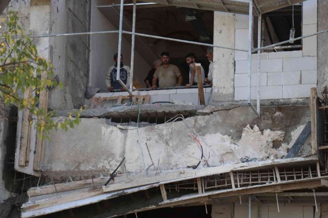 İ̇nşaat Halindeki Okulun Saçağı Çöktü: 1 Hafif Yaralı
