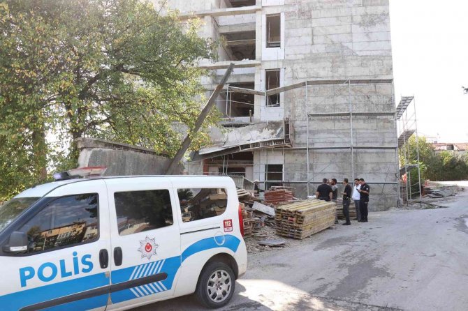 İ̇nşaat Halindeki Okulun Saçağı Çöktü: 1 Hafif Yaralı