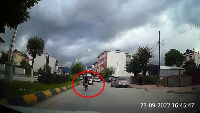 Tek Teker Giderek Tehlike Saçan Şahıs Hırsızlıktan Aranıyormuş
