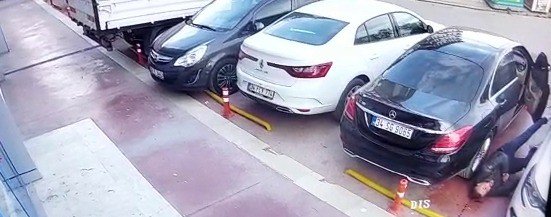 Sancaktepe’de Mhp’li Üyeye Silahlı Saldırı Anı Kamerada