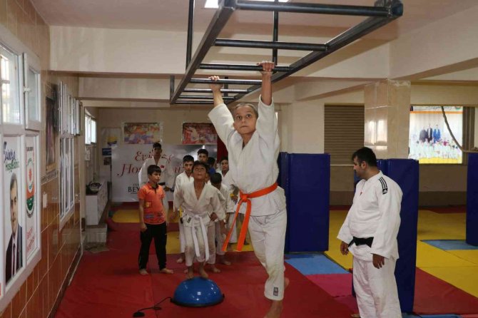 Şanlıurfalı Genç Judoda Türkiye Birincisi Oldu