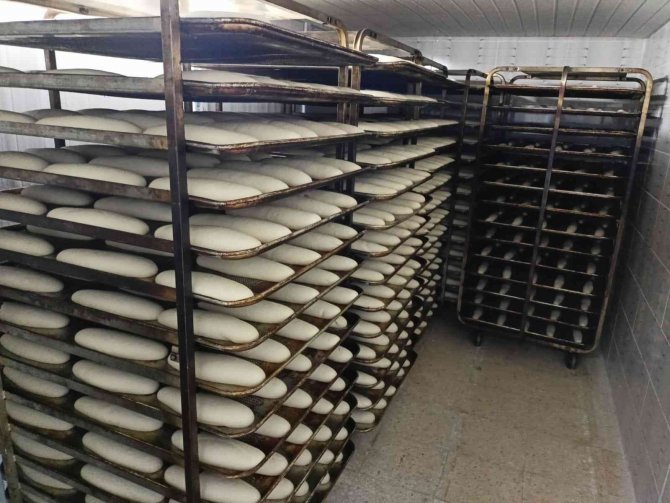 İ̇htiyaç Sahiplerine Dağıtılan Bayat Ekmekler Fırın Kurdurdu