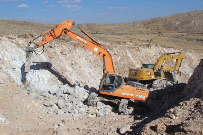 Bir Aylık Suyu Kalan Kent Diken Üstünde, Çalışmalar Sürüyor