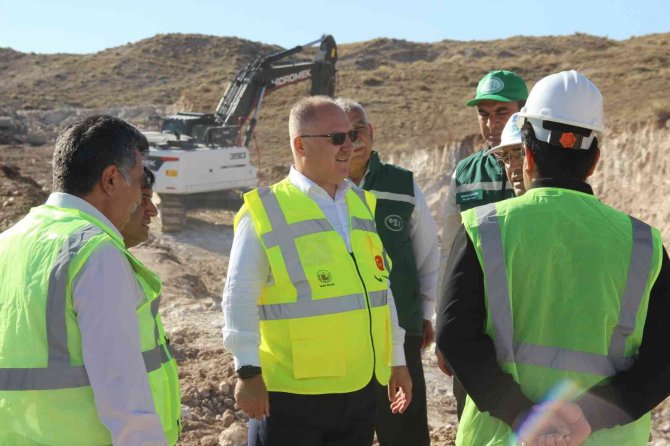 Bir Aylık Suyu Kalan Kent Diken Üstünde, Çalışmalar Sürüyor