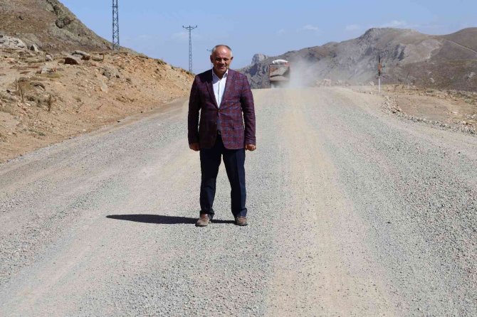 Yahyalı Aladağlar’da Yol Yapım Çalışması Devam Ediyor