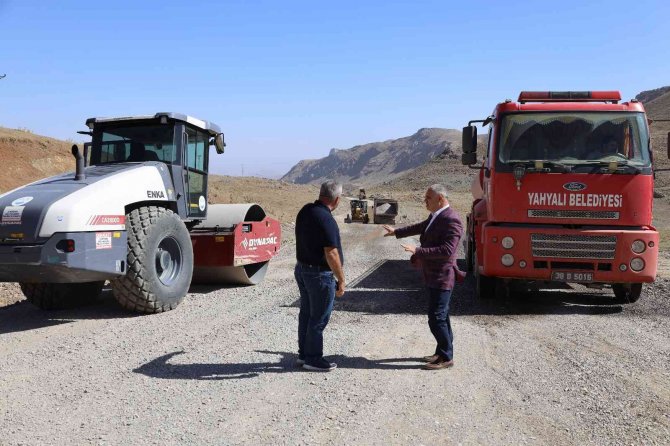 Yahyalı Aladağlar’da Yol Yapım Çalışması Devam Ediyor