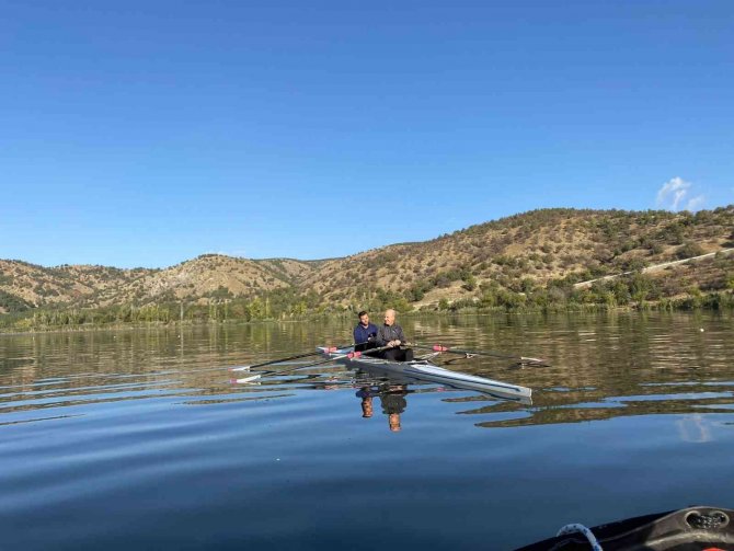 Yök Başkanı Özvar, Eymir Gölü’nde Kürek Çekti