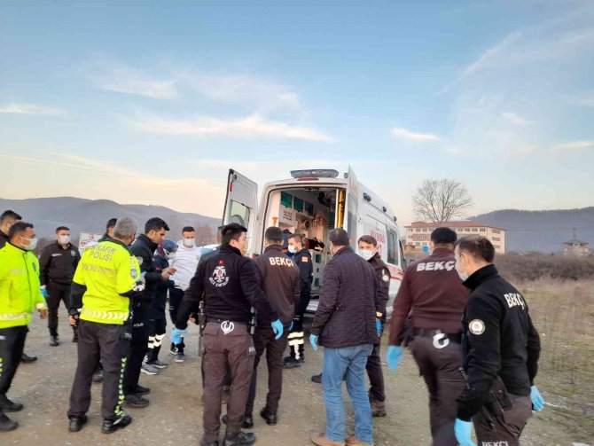 Cesedi Elleri Ve Ayaklarından Bağlı Bulunan Arkadaşının Maaşını Çekip Alışveriş Yaptı