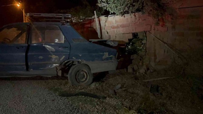İ̇ki Kişinin Yaralandığı Kazada Kaçan Sürücü Araç Plakasını Düşürdü