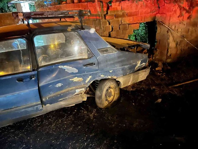 İ̇ki Kişinin Yaralandığı Kazada Kaçan Sürücü Araç Plakasını Düşürdü