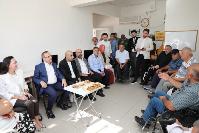 Ak Parti İ̇zmir’den Engelli Ve Yaşlı Vatandaşlara Öncelik