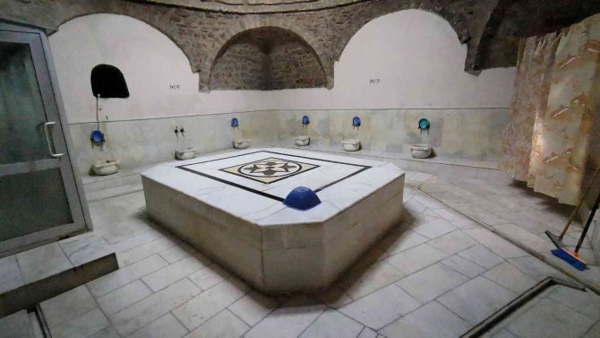 Aksaray’ın Tarihi Hamamının Bacası Tütüyor