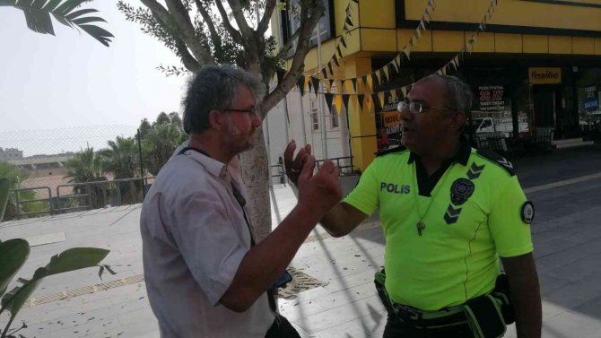 Kazaya Karışan Sürücü Trafik Polislerini Adeta Canından Bezdirdi