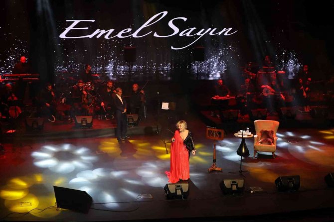 Başakşehir’de Kültür Sanat Sezonu Emel Sayın’la Başladı