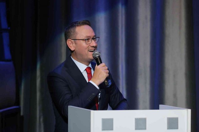 Başakşehir’de Kültür Sanat Sezonu Emel Sayın’la Başladı