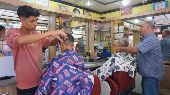 Kararın Ertelenmesi Hem Kuaför Esnafını Hem De Müşterileri Sevindirdi