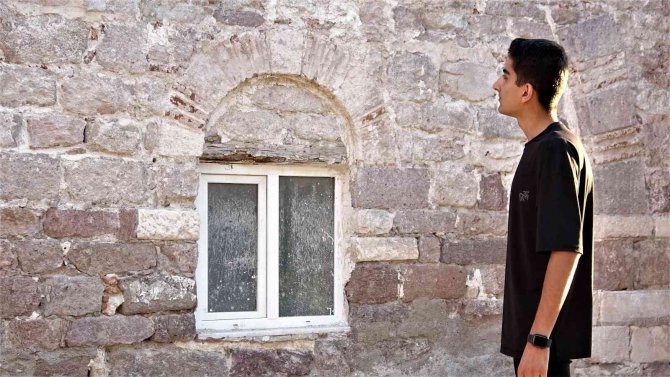 Tarihi Camiye Pvc Pencere Taktılar