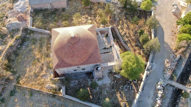 Tarihi Camiye Pvc Pencere Taktılar