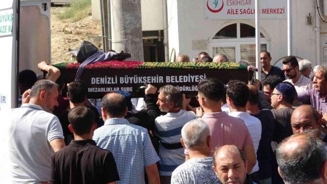 Üzerine Devrilen Duvarın Altında Can Veren 18 Günlük Gelin, Son Yolculuğuna Uğurlandı