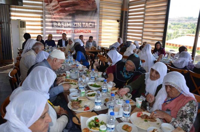 Dünya Yaşlılar Gününde ’Ulu Çınarlar’ Yalnız Bırakılmadı