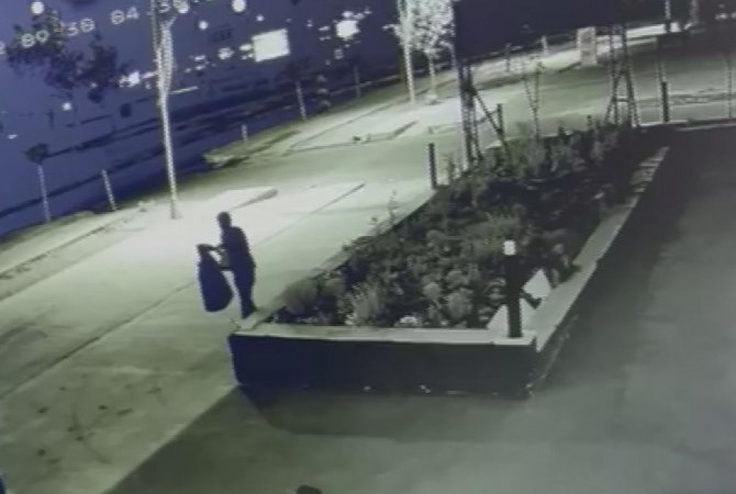 Hırsıza Sitemi Güldürdü, O Anlar Kameralara Yansıdı