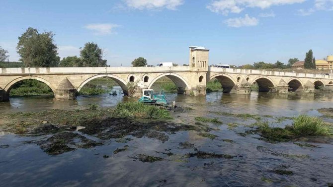 Ot Ve Sazlıklarla Kaplanan Tunca Nehri’nde Temizlik Çalışması Başlatıldı