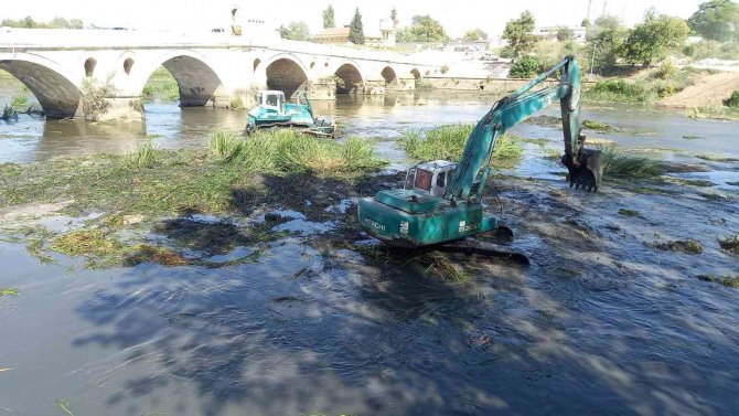 Ot Ve Sazlıklarla Kaplanan Tunca Nehri’nde Temizlik Çalışması Başlatıldı