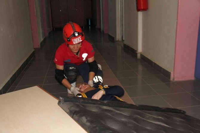 Sağlıkçılar Bu Kez Arkadaşlarını Kurtarmak İçin Seferber Oldu