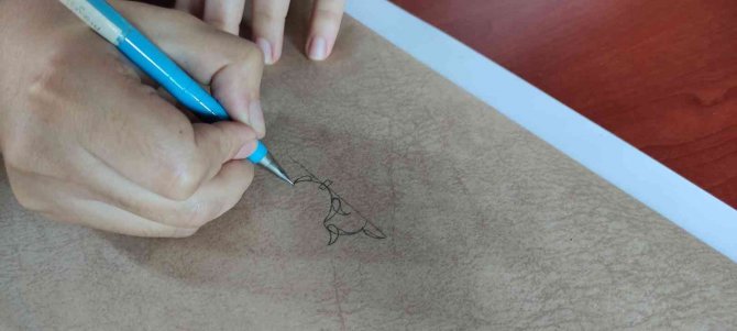 En Güzel Yazıları Altınla Süslüyor