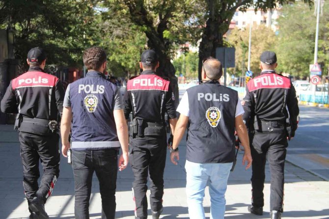 Erzurum Emniyeti Okul Önlerinde Şüpheli Şahıslara Göz Açtırmıyor